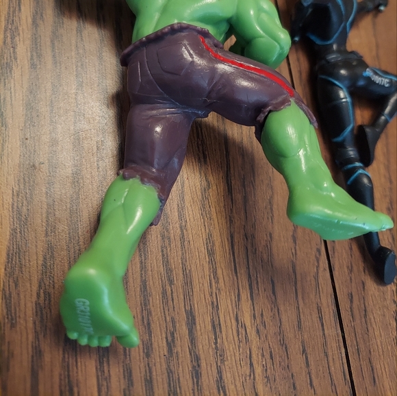 6" 4 Rubber Action Marvel Action Figures (Hulk, Captain America, Black  GR31017C - Picture 9 of 11